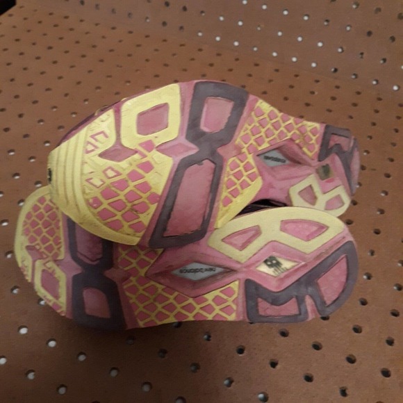 New Balance 1400 Purple/Yellow Size 8 EUC - Picture 6 of 6